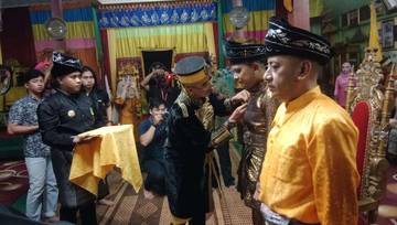 Keraton Sanggau Beri Gelar Kehormatan untuk Dua Pejabat