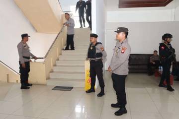 TNI/Polri Berikan Pengamanan Ketat Pelantikan Anggota DPRD Sanggau