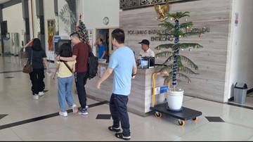 H+1 Natal, Perlintasan di PLBN Entikong Lengang