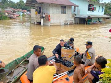 Anggota DPRD Kalbar Tinjau Lokasi Banjir Beduai