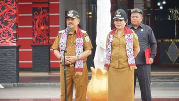 Ritual Adat Sambut Kepemimpinan Baru Bupati Sanggau