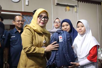 PMI Jaksel Berikan Perlengkapan Sekolah Kepada 560 pelajar Penyintas Kebakaran Manggarai 