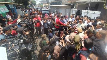 Ridwan Kamil Nikmati Keluh Kesah Warga Warakas