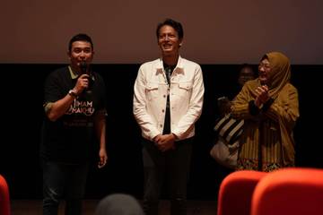 Penonton Dibuat Baper Perdana Film '1 Imam 2 Makmum'