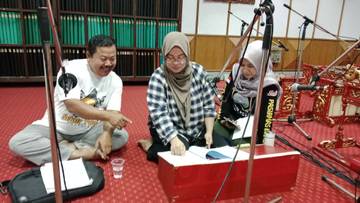 Latihan Karawitan Wong Ngapak di Studio RRI Jakarta