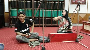 Latihan Karawitan Rutin Wong Ngapak Di Studio Seni Jawa RRI Jakarta