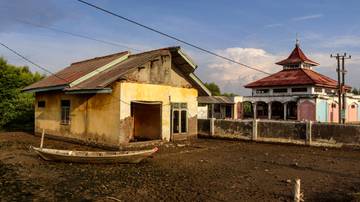 Menerangi Harapan di Kampung Tenggelam
