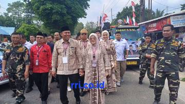 Rombongan Pasangan Calon Walikota dan Wakil Walikota Jambi Tiba Ke KPU Kota Jambi