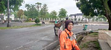 Pasca Demo, Petugas kebersihan bekerja ekstra 
