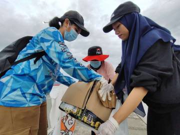 Sembilan Komunitas Jayapura Lakukan Aksi Grebek Sampah