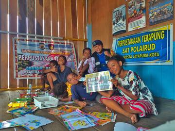 Polisi Dorong Minat Membaca dan Belajar