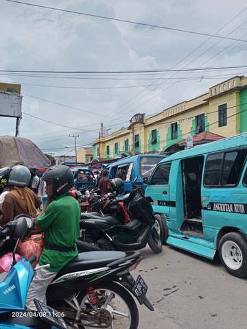 Kemacetan Warnai Pusat Perbelanjaan jelang Idul Fitri 1445 H