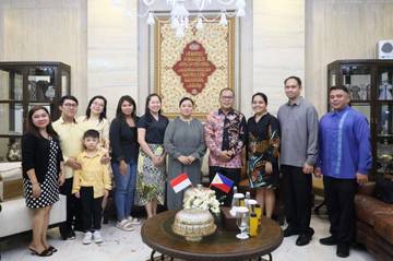 Danny Pomanto Jamu Makan Malam Konjen Filipina Marry Jennifer