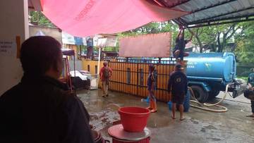 Dinsos Makassar Hadirkan Dapur Umum Bagi Warga Terdampak Banjir