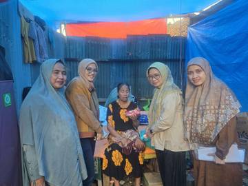 Penyaluran Bantuan Warga Terdampak Angin Puting Beliung di Kelurahan Pai