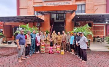 Pendistribusian Bantuan Warga Terdampak Angin Puting Beliung di Biringkanaya