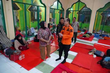 BPBD Makassar Salurkan Bantuan Logistik Bagi Pengungsi di Kecamatam Manggala