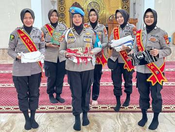 Polwan Polres Gowa Gelar Aksi Bersih-Bersih Masjid 