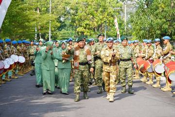 Barisan Prajurit Disambut Pangdivif 2 Kostrad Mayjen TNI Susilo