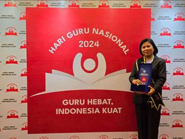 Kepala Sekolah TK Kasih Bunda Malinau meraih penghargaan Terfavorit SE Nasional