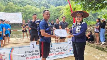 Lomba Balap Perahu Pekan Pemuda GKII Pujungan