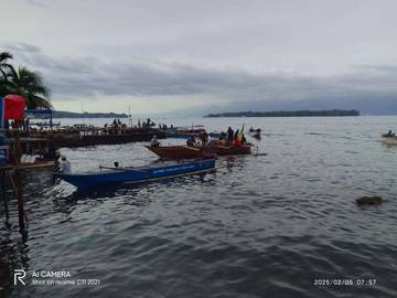 Pemilik Taksi Laut di Dermaga Kwawi Panen Rejeki