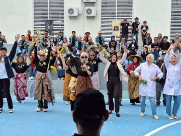Yel-Yel Antar Fakultas Isi Puncak Milad Universitas Al-Azhar