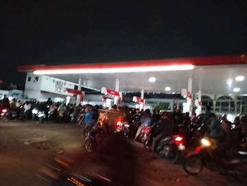 Pasca Banjir, Pemotor Padati SPBU di Medan