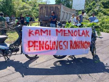 Aksi Penolakan Imigran Gelap Rohingya 
