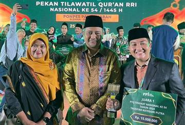 Juara I Tausiah PTQ Tingkat Nasional RRI ke-54 di Yogyakarta