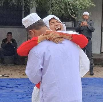 Isak Tangis Histeris Etnis Rohingya Usai Sholat Ied Idul Fitri 1445 H