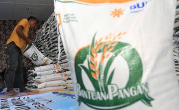 Bantuan Pangan Bulog untuk Masyarakat Aceh 