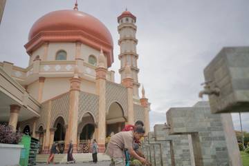 Pelaksanaan Salat Jumat di Masjid Agung Meulaboh
