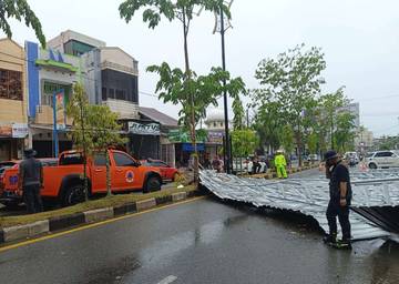 Dampak Hujan dan Angin Kencang di Meulaboh
