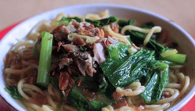 Mie Cakalang Hangat Menyatukan Kebersamaan Dalam Keluarga 