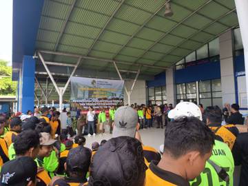 Ratusan Buruh Meriahkan May Day 2025 di Pelabuhan Tunon Taka