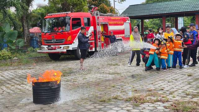 Intip Serunya Siswa PAUD Belajar Jadi Petugas Damkar