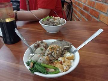 Makan Malam yang Sederhana dengan Bakso Iga yang Lezat