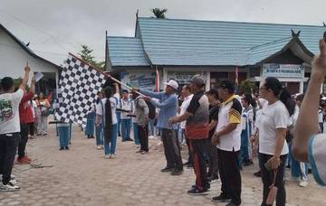 SMPN 9 Palangka Raya Gelar Jalan Sehat di HUT Ke-30