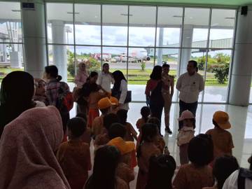 Kenalkan Kedirgantaraan, Puluhan Pelajar Kunjungi Bandara Tjilik Riwut