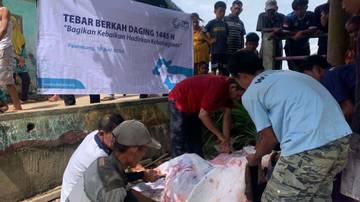 PLN Bagikan Lebih Dari 400 Paket Daging kepada Masyarakat