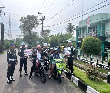 HUT POMAD ke 78, Subdenpom Sekayu Bagikan Ratusan Helm Gratis