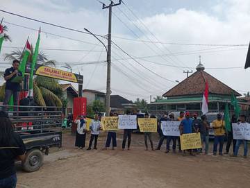 Banyak Keluhan, Warga Sukajadi Tuntut Pemberhentian Ketua RW 03