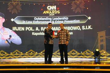 Kapolda Sumatra Selatan Terima  Penghargaan Bergengsi Diajang CNN Award 2024.
