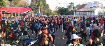 Antusiasme Masyarakat Palembang Ikut Jalan Sehat dan Senam Bersama