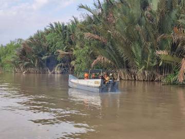 Jembatan Lalan Ambruk Akibat Ditabrak Kapal Tongkang