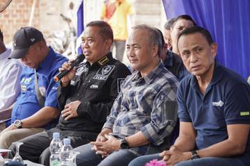 Sekda Muba Serahkan Bantuan pada Korban Jembatan Lalan