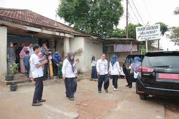 RRI Palembang Laksanakan Bakti Sosial Menyambut HUt ke-79