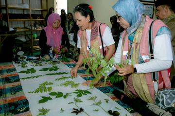 Srikandi PLN Dukung Pemberdayaan Perempuan melalui Pelatihan Membatik