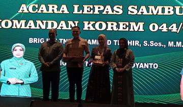 Pisah Sambut Danrem 044/Gapo ditutup Lewat Mesin Waktu